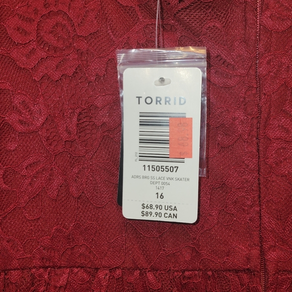 Red lace dress - Picture 2 of 3